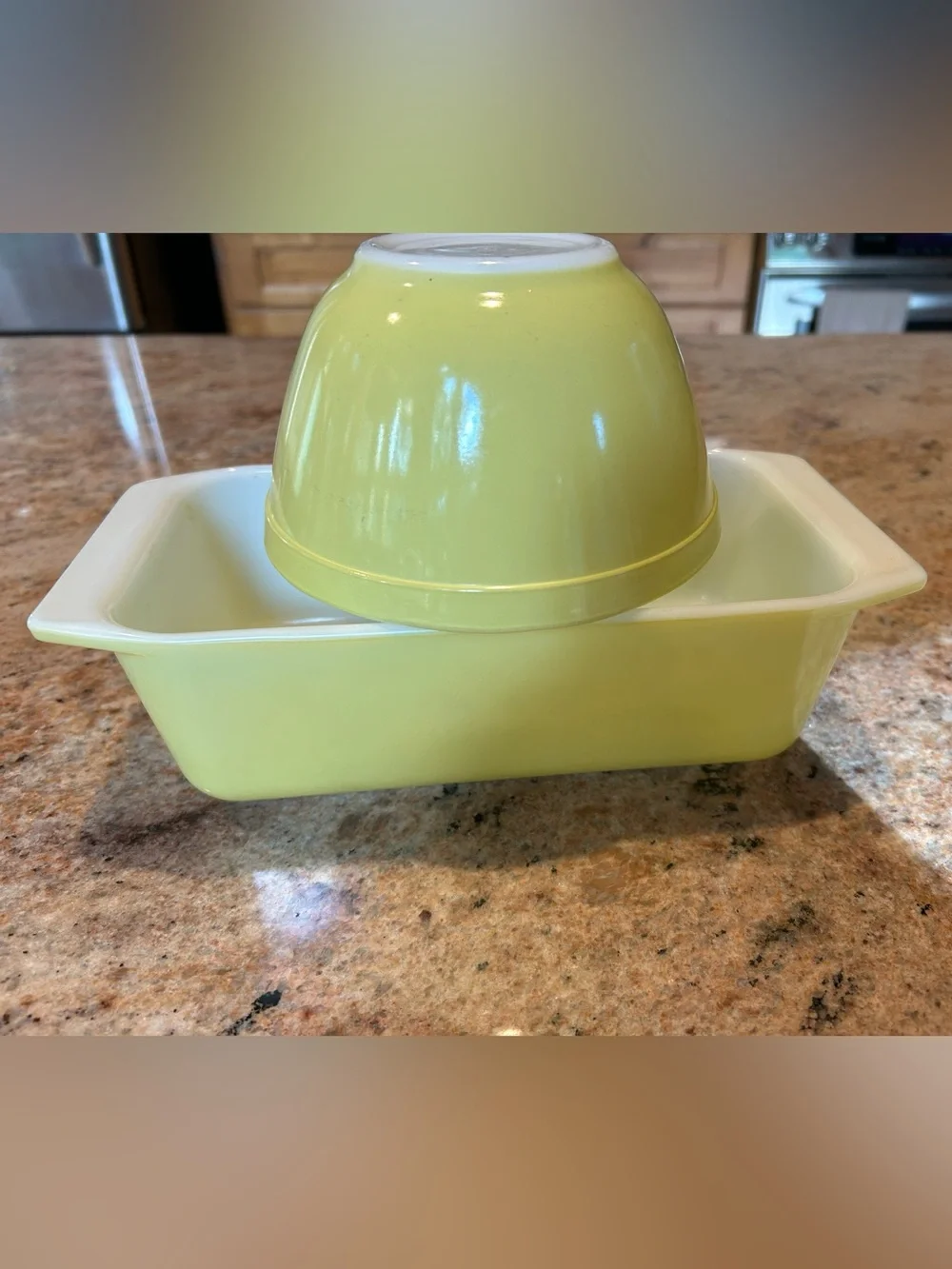 Pyrex #401 1.5 pt Yellow Primary Colors mixing nesting bowl 1940s 1950s No Chips